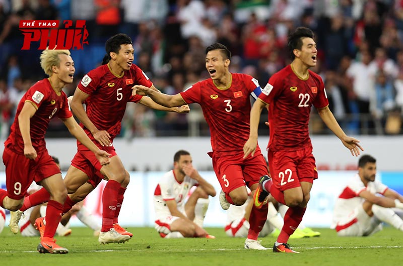 Khoảnh khắc vui mừng của các cầu thủ sau khi chiến thắng loạt đá penalty 11m trước Jordan