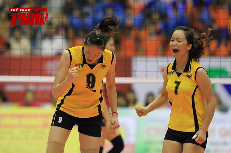 Số 9 Nguyễn Thị Ngọc Hoa (trái) là cầu thủ xuất sắc nhất giải vào những năm 2009, 2013, 2014