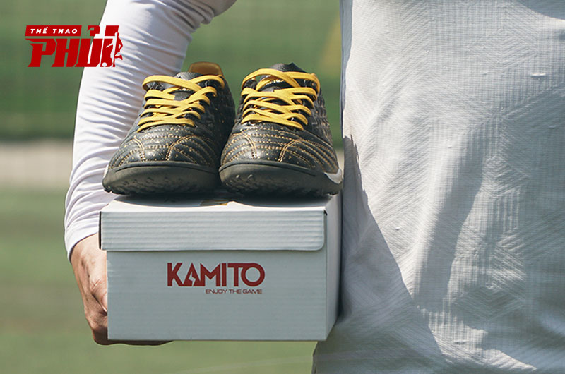 Kamito TA11 là đôi giày đá bóng tầm trung với khá nhiều công nghệ