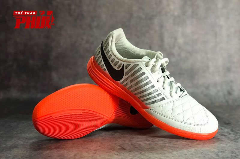 Giày đá bóng Nike Lunar Gato