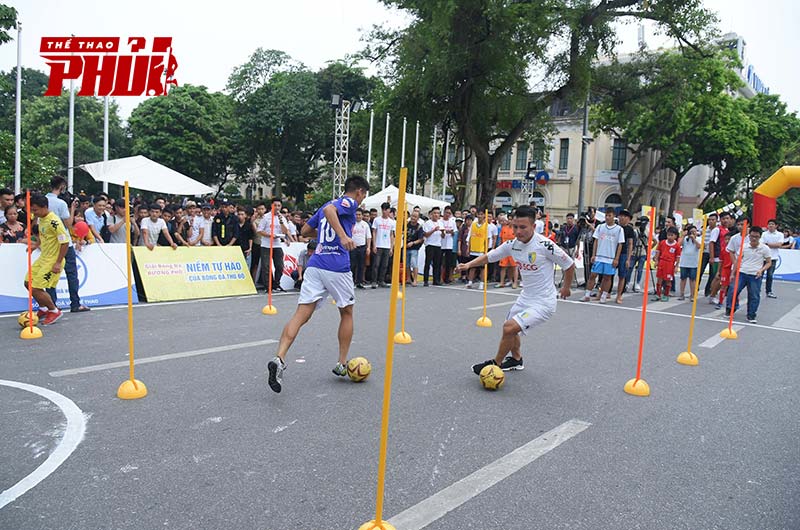 Quang Hải và Văn Quyết tại giải bóng đá đường phố Cúp SCG 2018