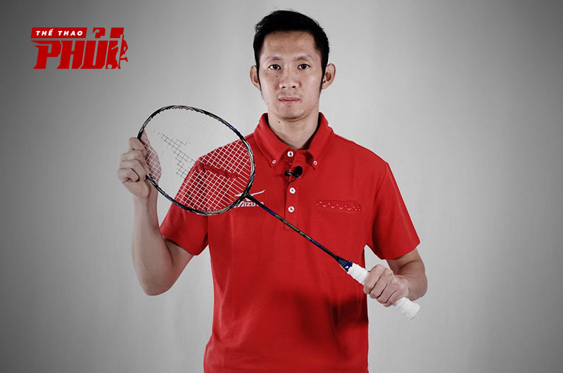 Huyền thoại cầu lông Việt Nam Nguyễn Tiến Minh với cây vợt từ hãng Mizuno