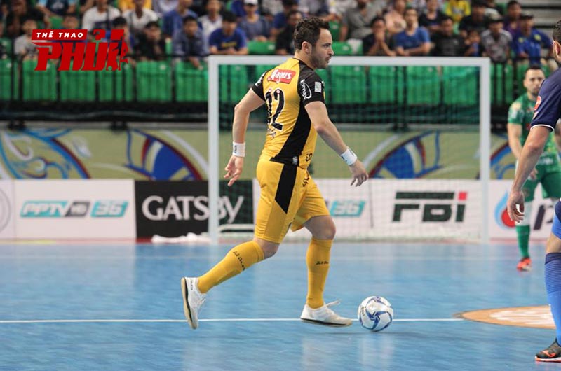 Athleta O-rei Futsal Falcao là một dòng giày Futsal chất lượng