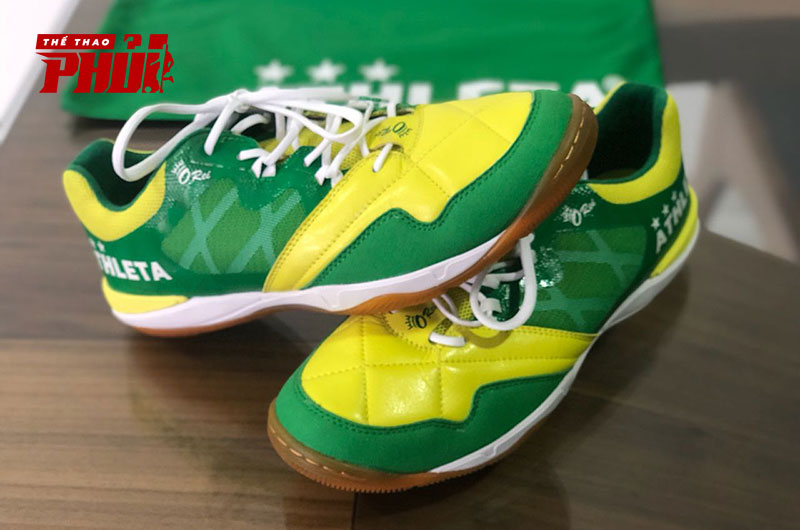 Mẫu giày Futsal Athleta Orei nổi tiếng được huyền thoại làng Futsal thế giới sử dụng
