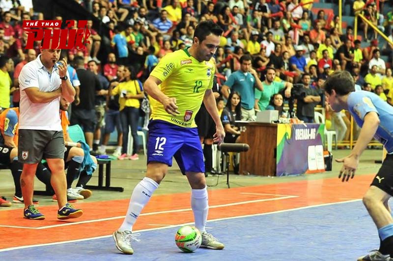 Huyền thoại Futsal, Falcao là người chơi ở vị trí Ala